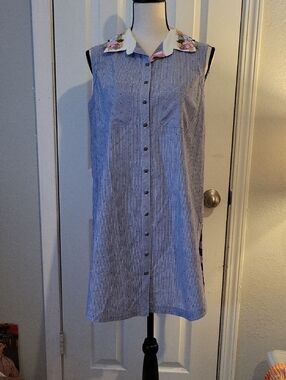 Vincente Sleeveless Tunic Top With Embroidery Detail on Collar